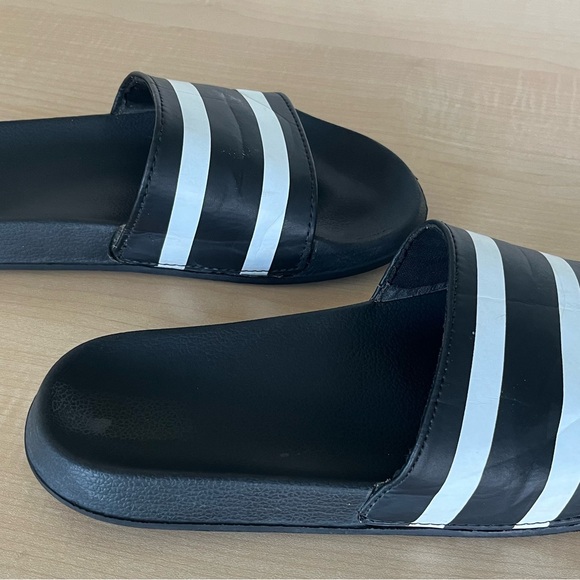 Men’s flip flops size medium like new condition. - Picture 4 of 6